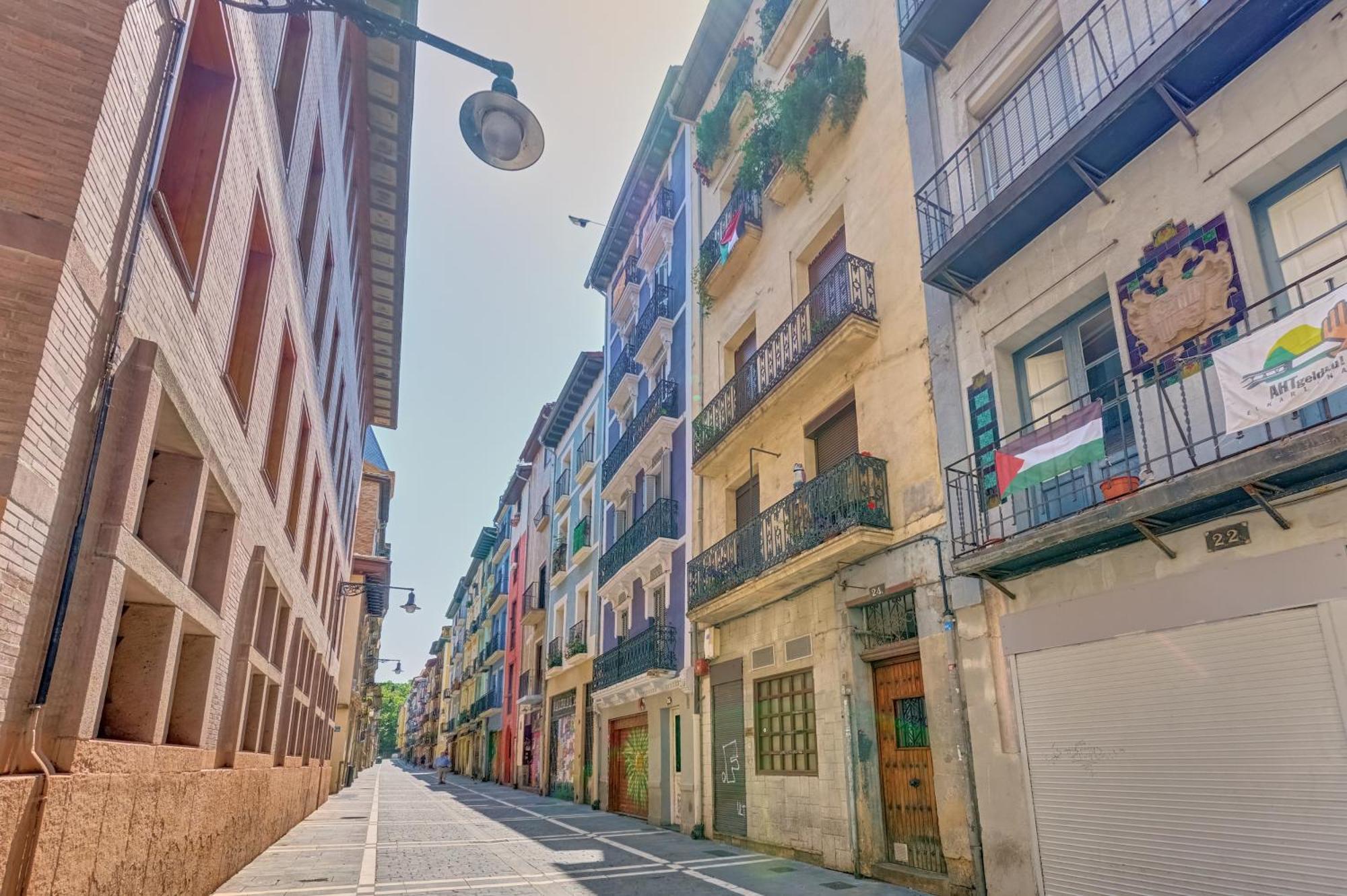 Patio De Caldereria By Clabao